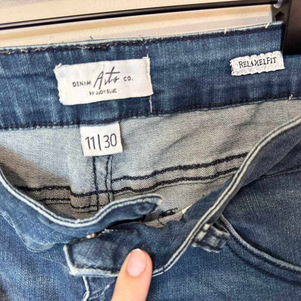 Judy Blue Distressed Skinny Jeans in Blue Wash - Picture 4 of 10
